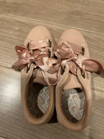 푸마 리본 포함 핑크 스니커즈