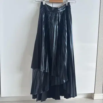 HARE 가죽 플리츠 비대칭 스커트