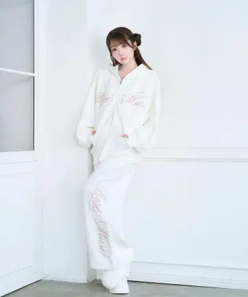 Logo 3d embroidery hoodie 로제 뮤즈 셋업 새상품