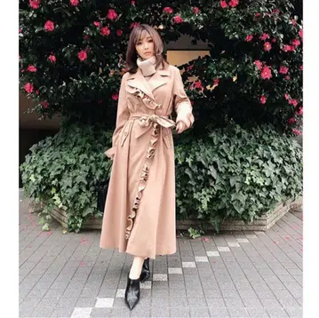 에이미 이스트 월 프릴 디테일 엘레강트 코트