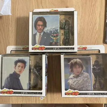 가면라이더 류우키 배우 사진 패널과 피규어 세트