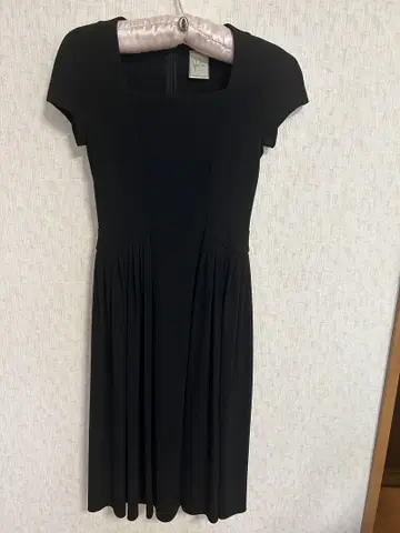 Shilla 블랙 드레스 반소매 플레어 스커트