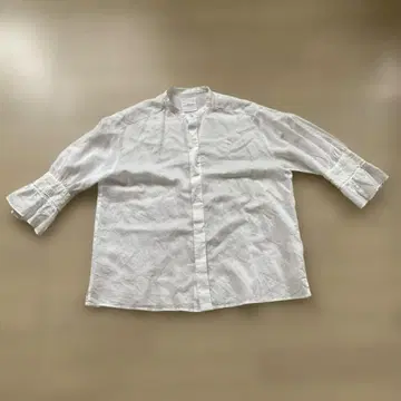 화이트 반소매 셔츠 개더