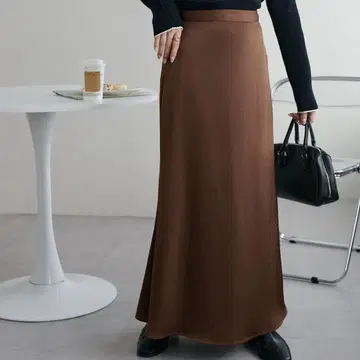 새상품 Discoat 새틴 플레어 스커트