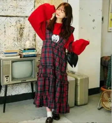쿠틸과 레트로 원피스 모듬 티어드 프릴 오버롤 스커트