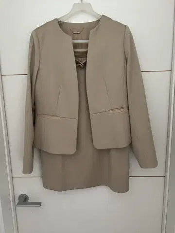 베이지 자켓 스커트 세트