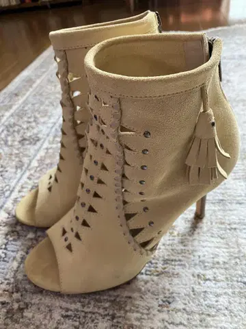 JIMMY CHOO 베이지 오픈토 스웨이드 부츠 36