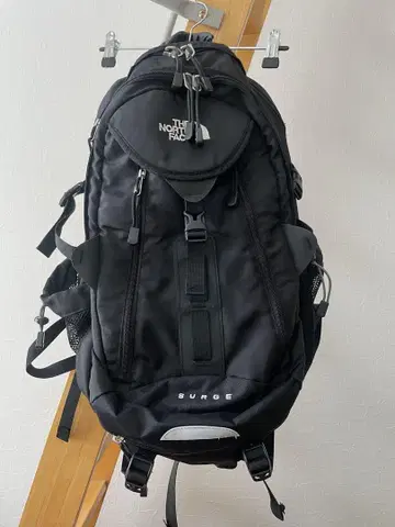 THE NORTH FACE SURGE 블랙 백팩