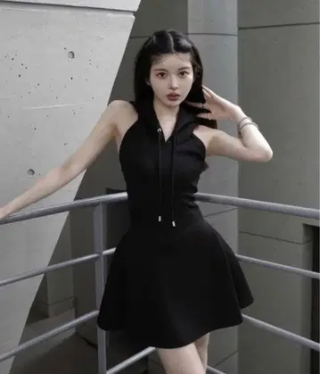 다리치 후드 베어컷 미니 원피스