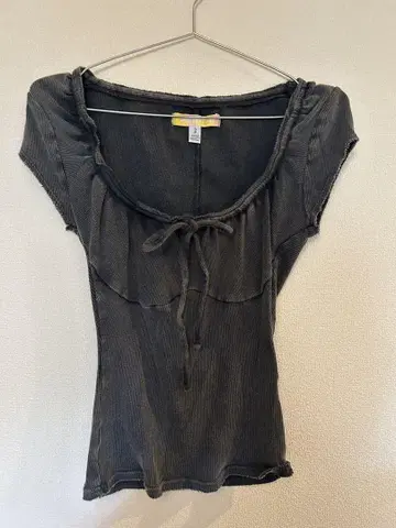 URBAN OUTFITTERS 다크 그레이 T셔츠 S
