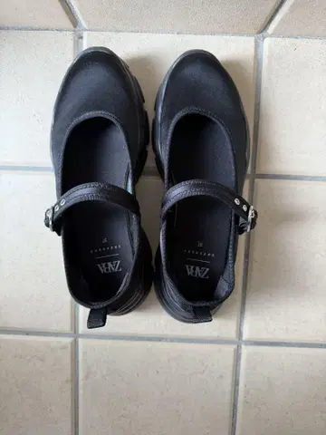 ZARA 블랙 스트랩 스니커즈 37(24cm)