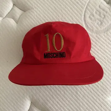 MOSCHINO 레드 빈티지 캡