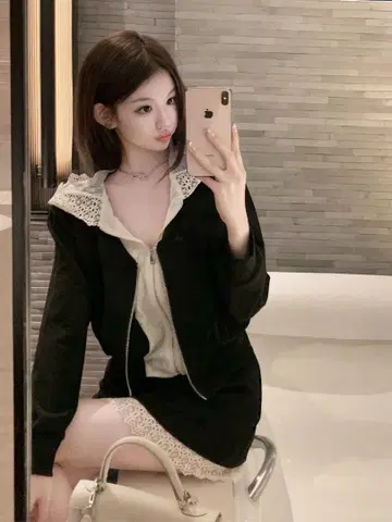 블랙 후드 부착 레이스 셋업