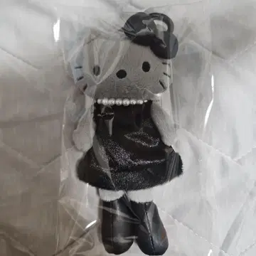 [ 새상품 ] 헬로키티 스타일업 마스코트 드레스 그레이 하트카라비너 포함