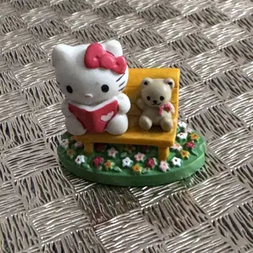 1998년제 헬로키티 벤치에 앉는 피규어