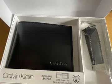 Calvin Klein 이단 접이식 지갑