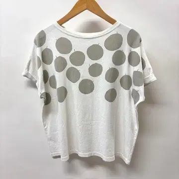 NATURAL LAUNDRY 사과 도트 프린트 T셔츠