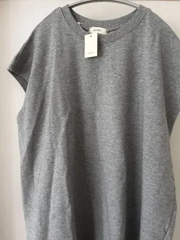 [ 새상품 ] HOWDY. nosleeve sweat 그레이
