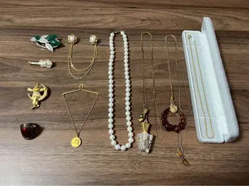 30 유품 정리 목걸이 펄 반지 브로치 등