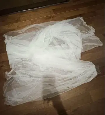 화이트 프릴 웨딩 베일