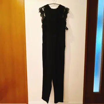 레이스 소매 블랙 점프 수트 결혼식
