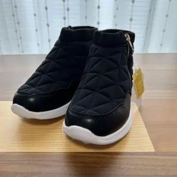 블랙 퀼팅 스니커즈