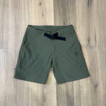MAMMUT 올리브색 S 사이즈 숏팬츠