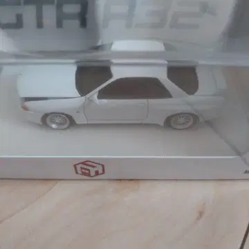 Nissan GT-R R32 화이트 1/64 스케일 미니카