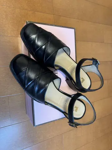 PASCUCCI 앵클 스트랩 구르카 샌들