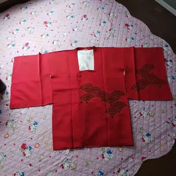 붉은 물결 무늬, 비 코트