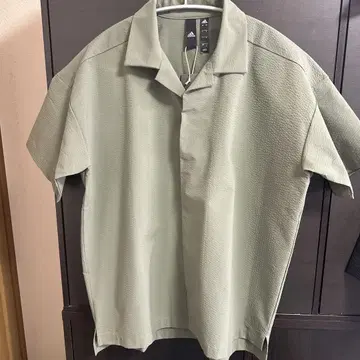 adidas 카키색 셔츠