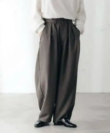 브라운 와이드 팬츠 플리츠