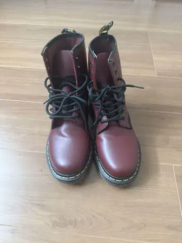 닥터 마틴 버건디 하이컷 부츠