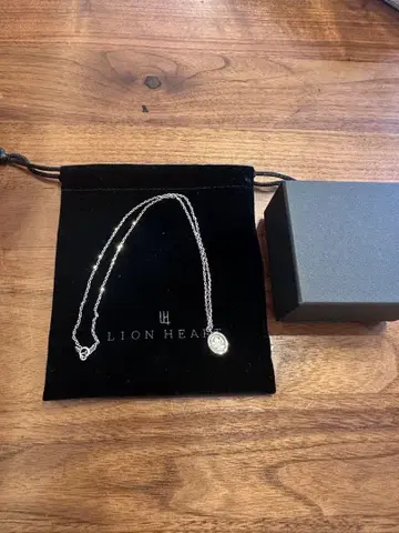 LION HEART 실버 메달 목걸이