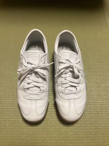 Puma 화이트 스니커즈
