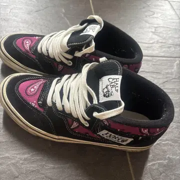 Vans Half Cab 블랙/핑크 페이즐리 스니커즈