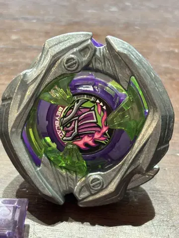 Beyblade 보라색과 그린 라이온 디자인 2개의 런처 포함