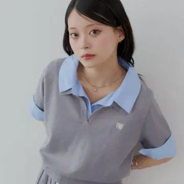 Chico 자수 장식 카라 부착 폴로 니트 그레이