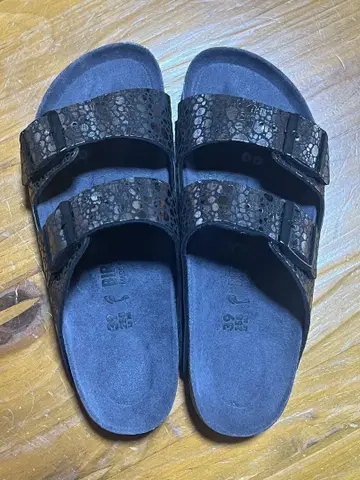 버켄스탁 애리조나 메탈릭 스톤 블랙