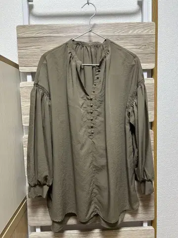 올리브색 L 사이즈 긴팔 블라우스