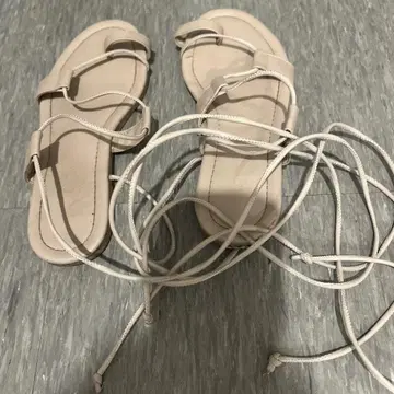 베이지 샌들 끈