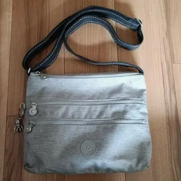 Kipling 그레이 숄더백