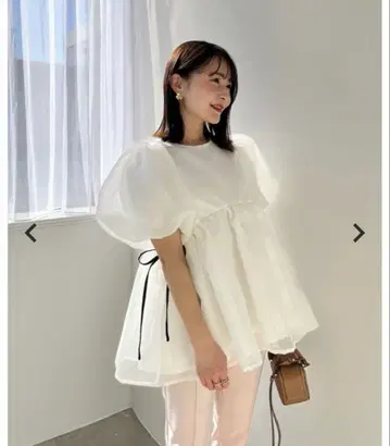 Fitmore 핏모어 크링클 시어 오간자 페플럼 상의