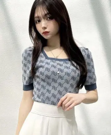 RESEXXY 라멜로 자카드 로고 니트탑 블루
