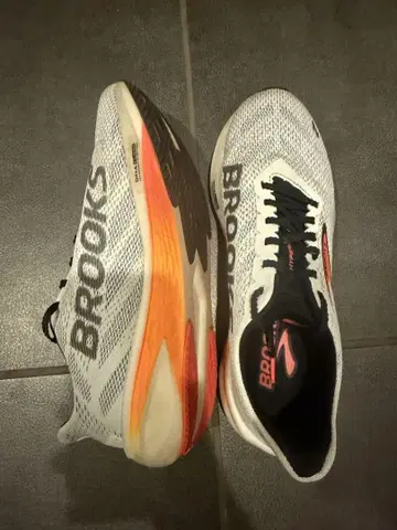 BROOKS Hyperion2 26.0cm