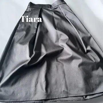 [ 새상품급 ] Tiara 턱 플레어 스커트 블랙 M 새틴 무릎 아래