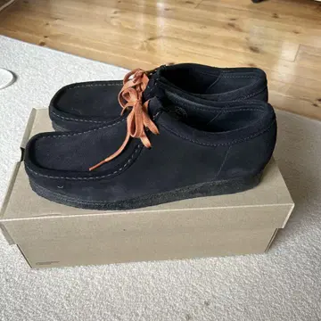 clarks wallabees