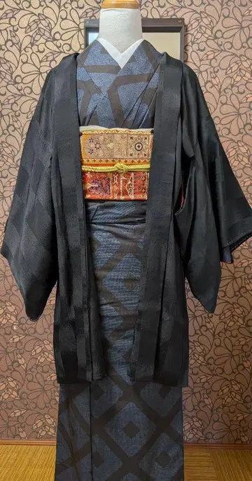 긴 겉옷 하나 문 이중 기모노