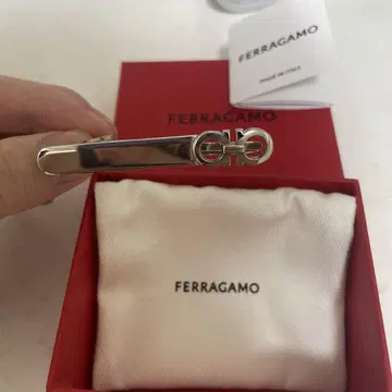 FERRAGAMO 실버 넥타이핀