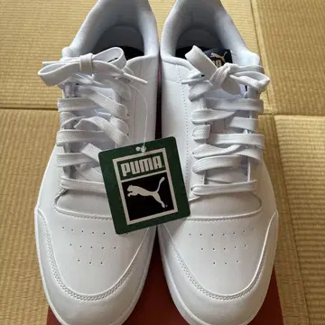 PUMA 화이트 스니커즈